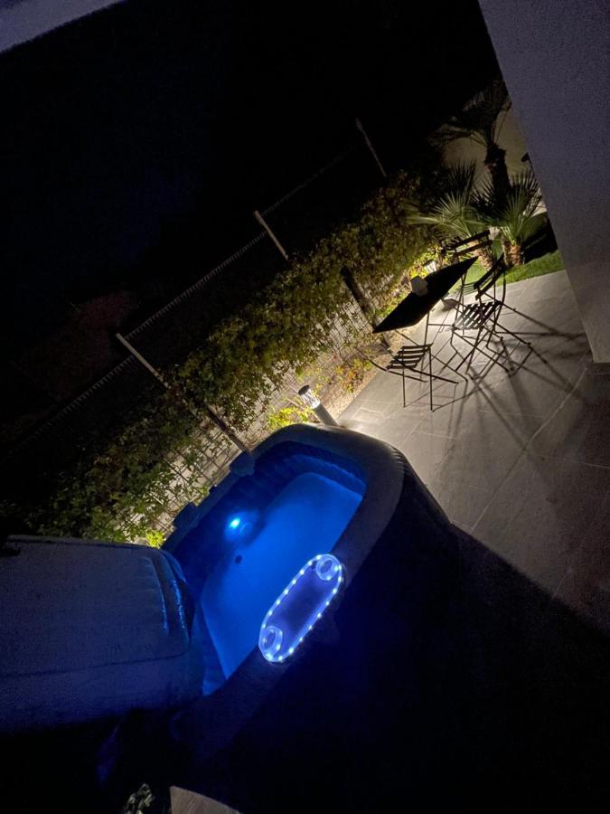 Appartement De Caractere Avec Jacuzzi Fréjus Esterno foto