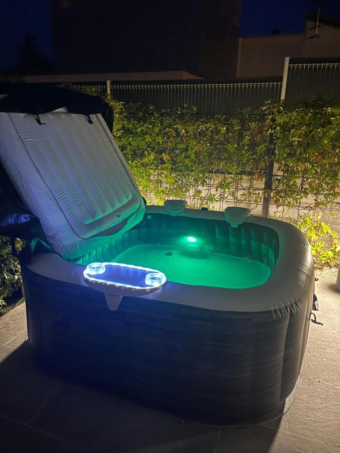 Appartement De Caractere Avec Jacuzzi Fréjus Esterno foto