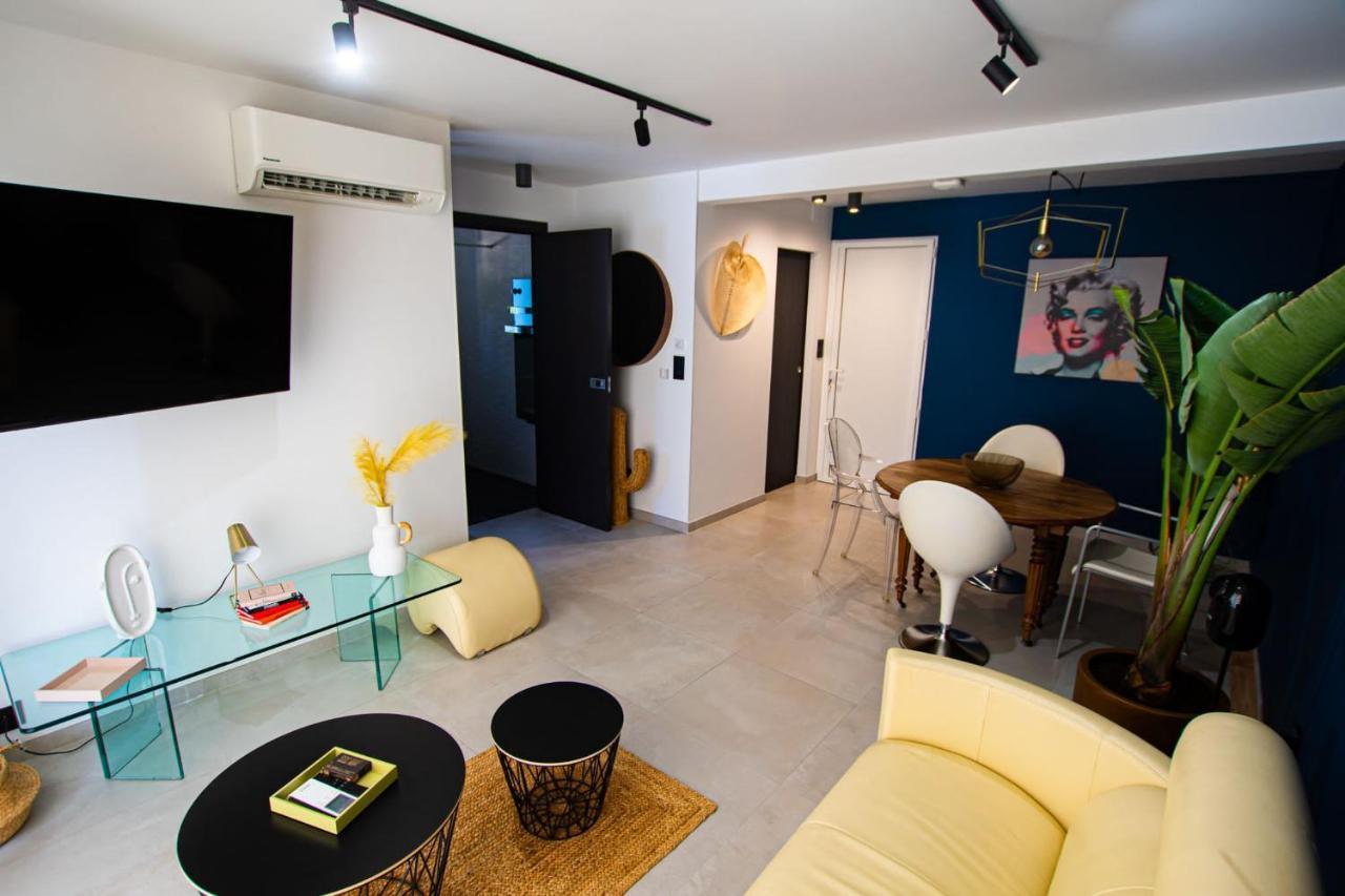 Appartement De Caractere Avec Jacuzzi Fréjus Esterno foto