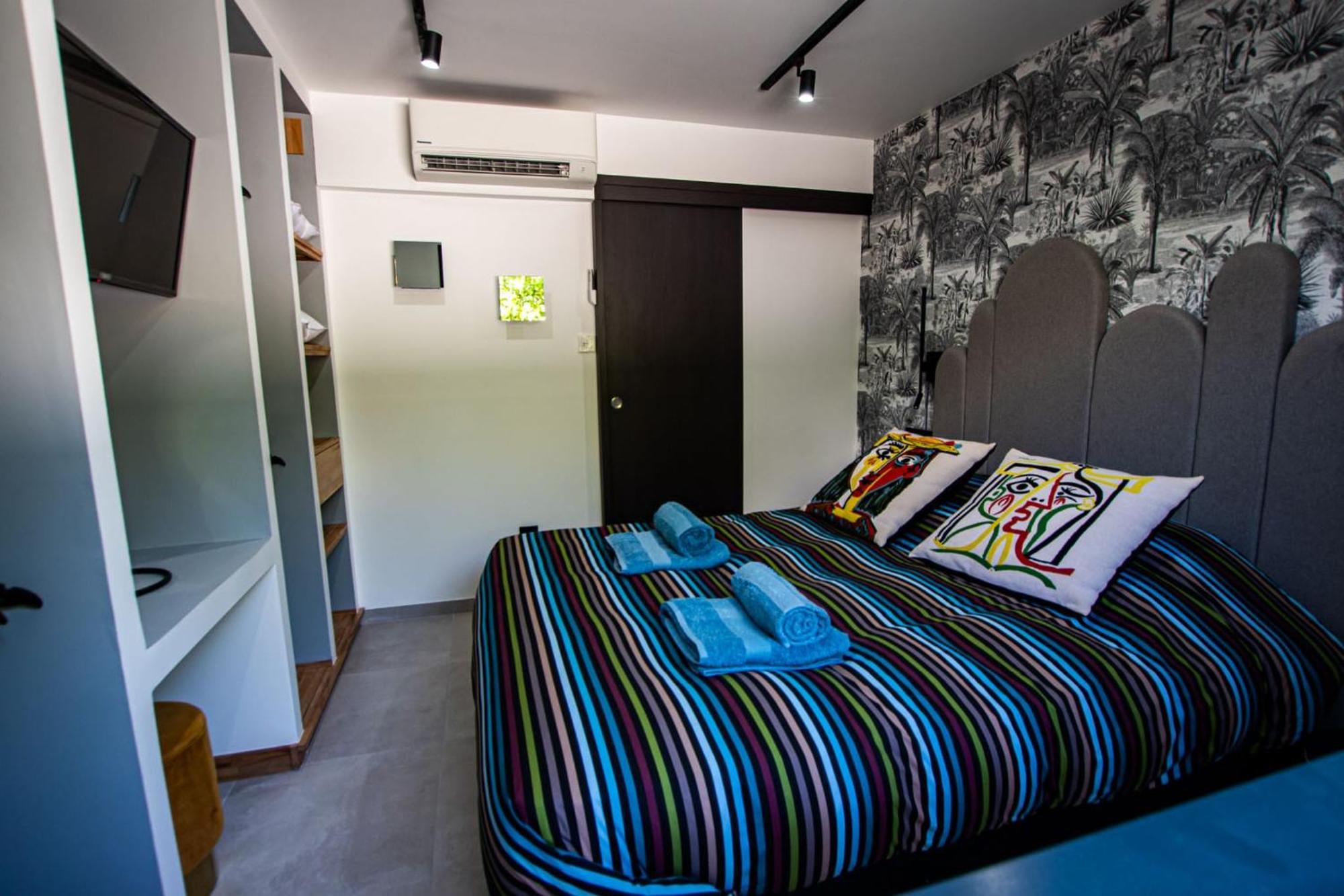 Appartement De Caractere Avec Jacuzzi Fréjus Esterno foto