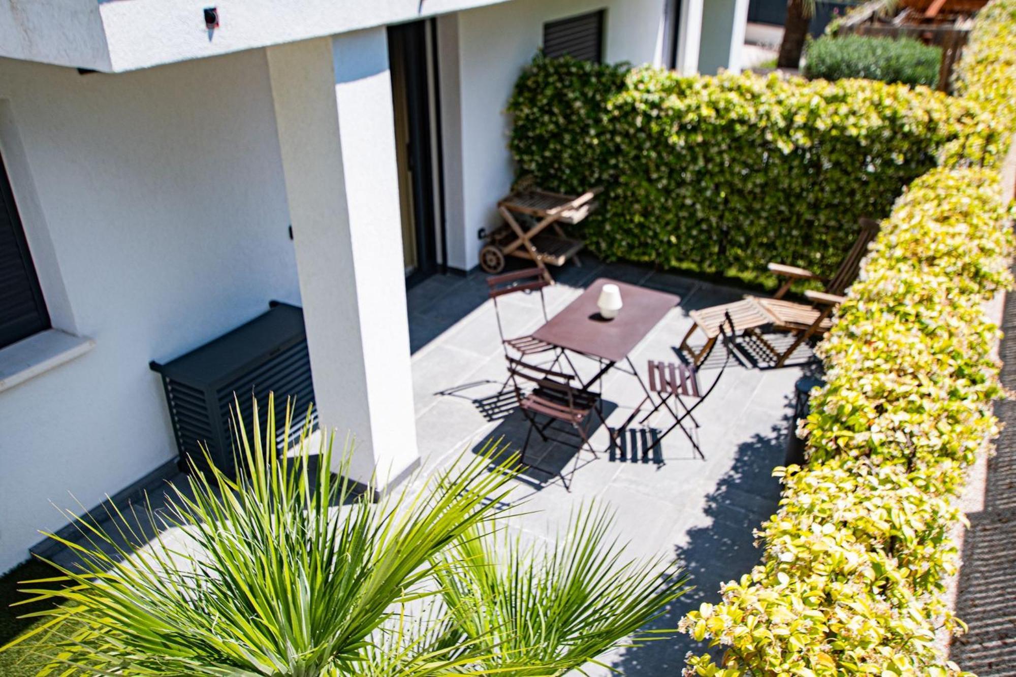 Appartement De Caractere Avec Jacuzzi Fréjus Esterno foto