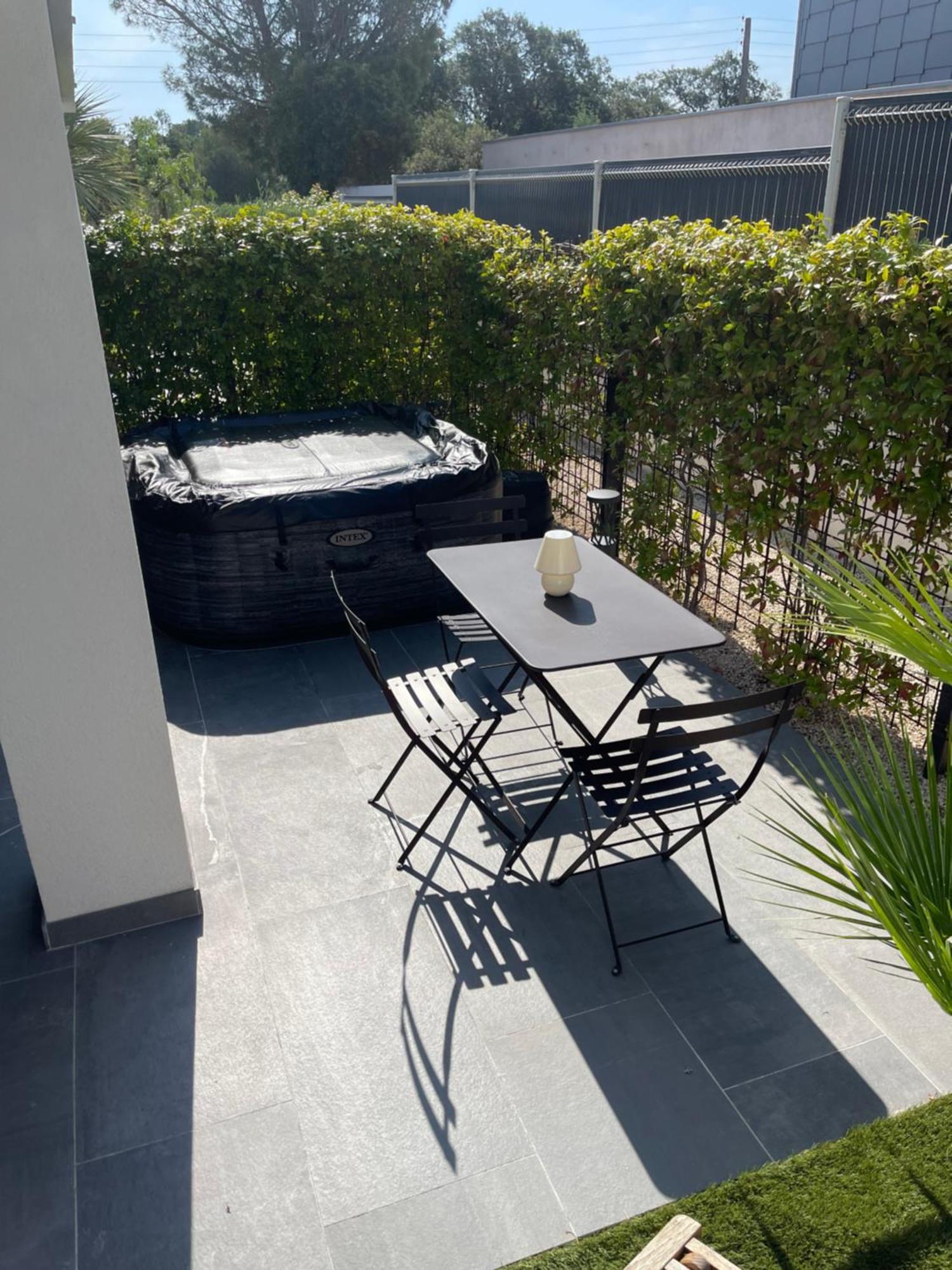 Appartement De Caractere Avec Jacuzzi Fréjus Esterno foto